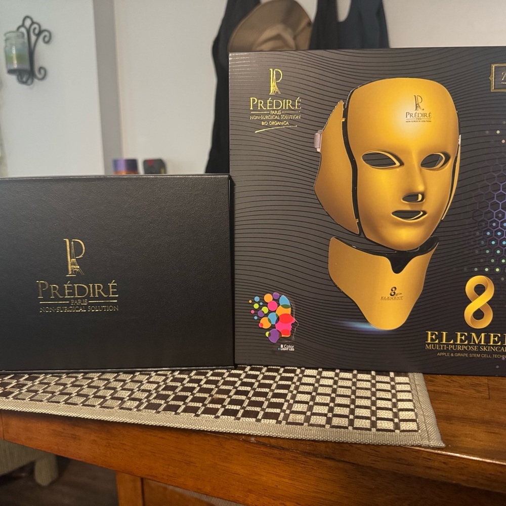 LED Light Therapy Face Mask